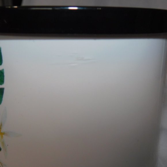 Bath & Body Works White Barn Vanilla Coconut scented 3-Wick Candle - UNUSED READ - Picture 6 of 6